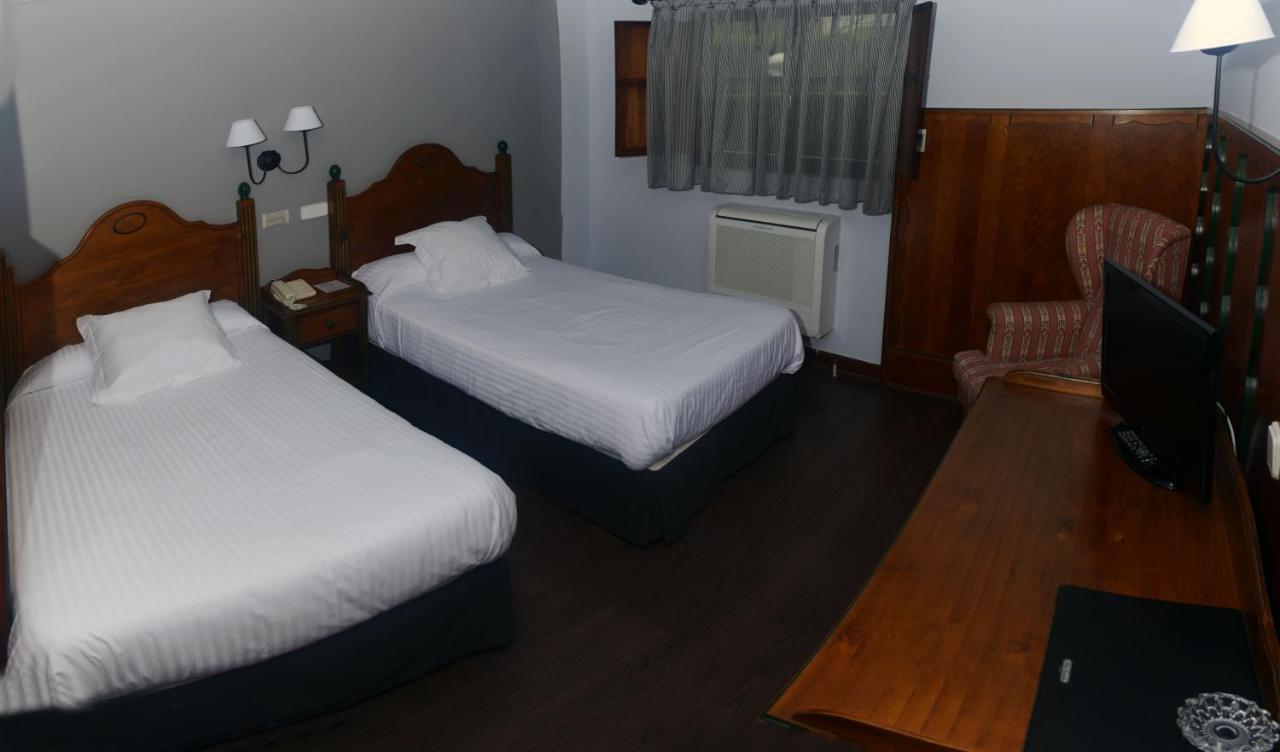 Hotel קומיאס מראה חיצוני תמונה