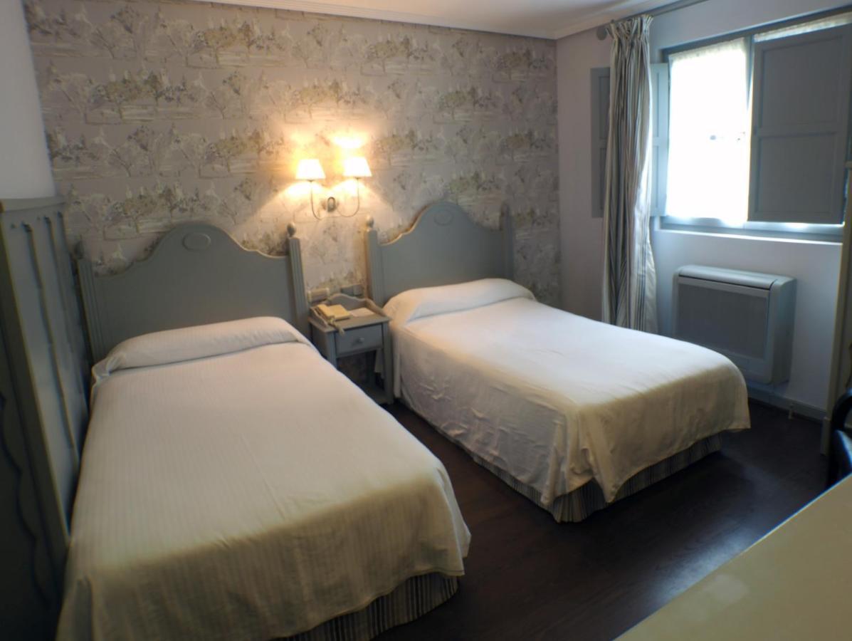 Hotel קומיאס מראה חיצוני תמונה