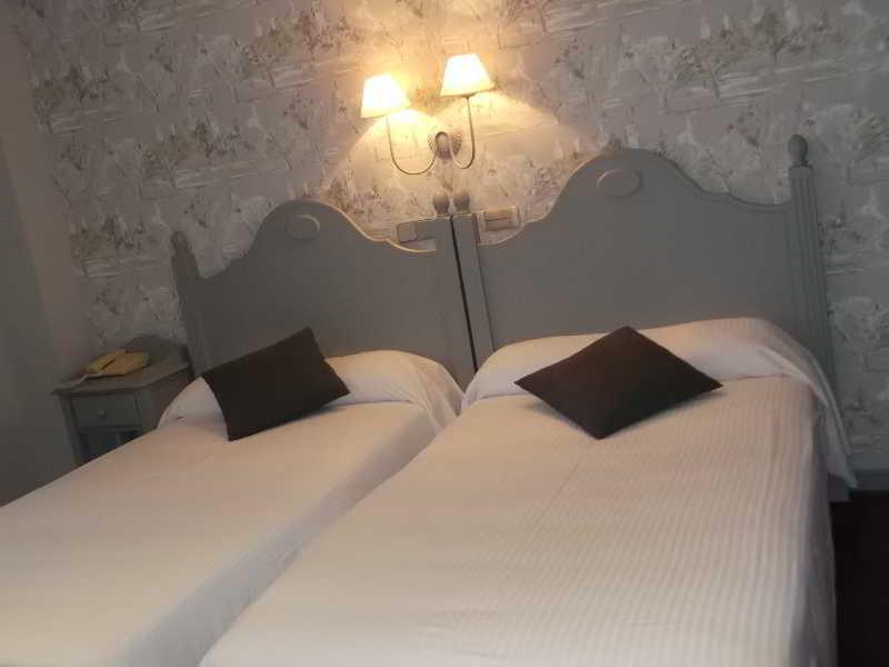 Hotel קומיאס מראה חיצוני תמונה