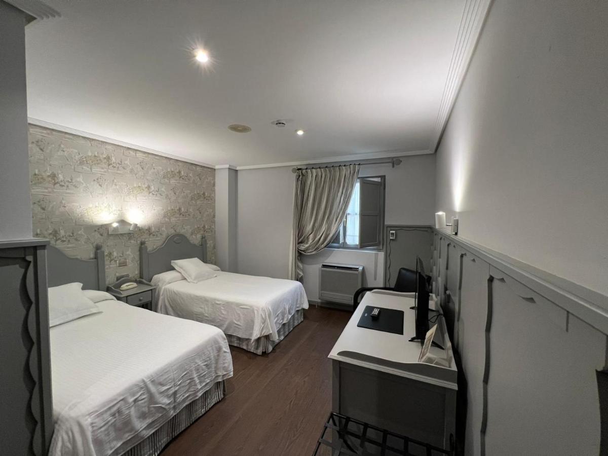 Hotel קומיאס מראה חיצוני תמונה