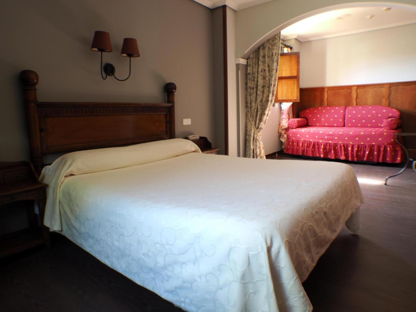 Hotel קומיאס מראה חיצוני תמונה