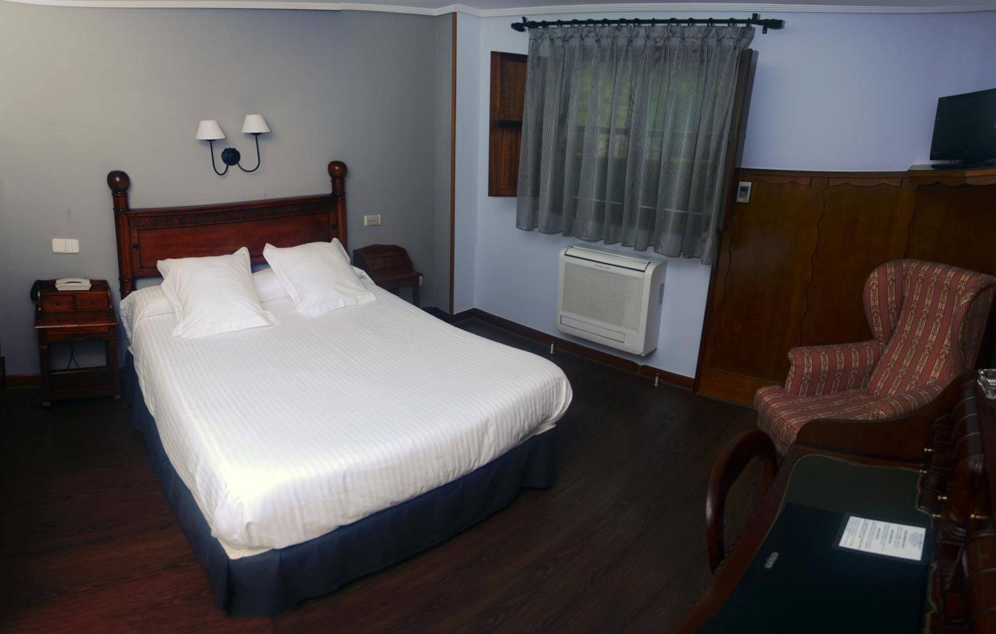 Hotel קומיאס מראה חיצוני תמונה