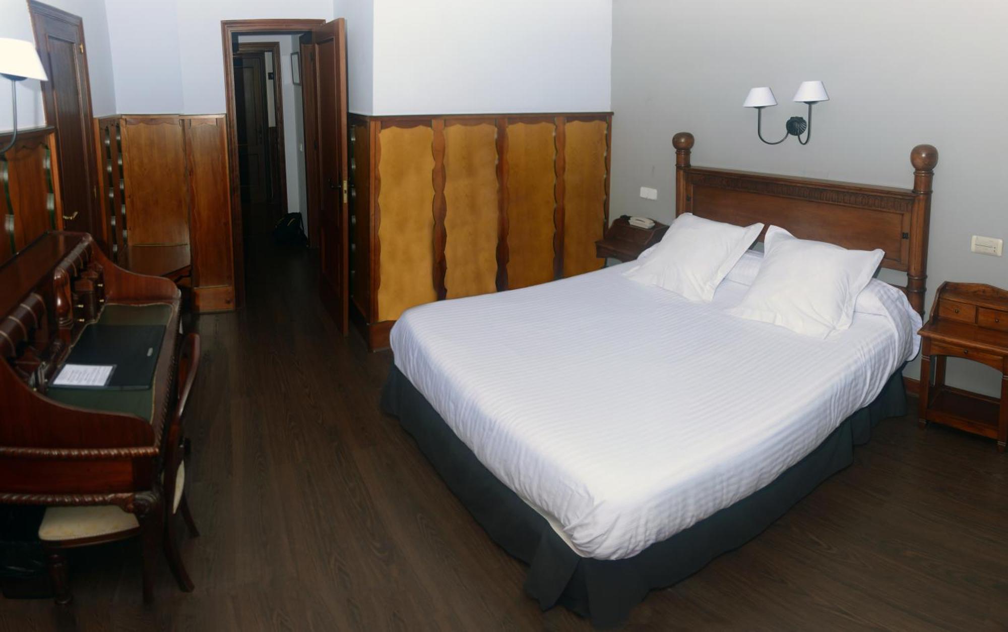 Hotel קומיאס מראה חיצוני תמונה