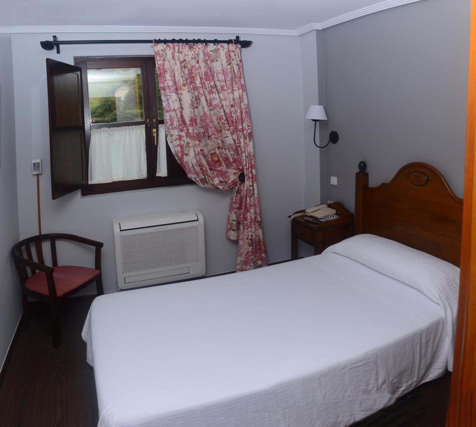 Hotel קומיאס מראה חיצוני תמונה