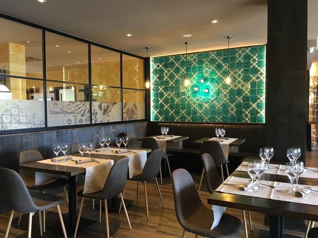 Hotel קומיאס מראה חיצוני תמונה