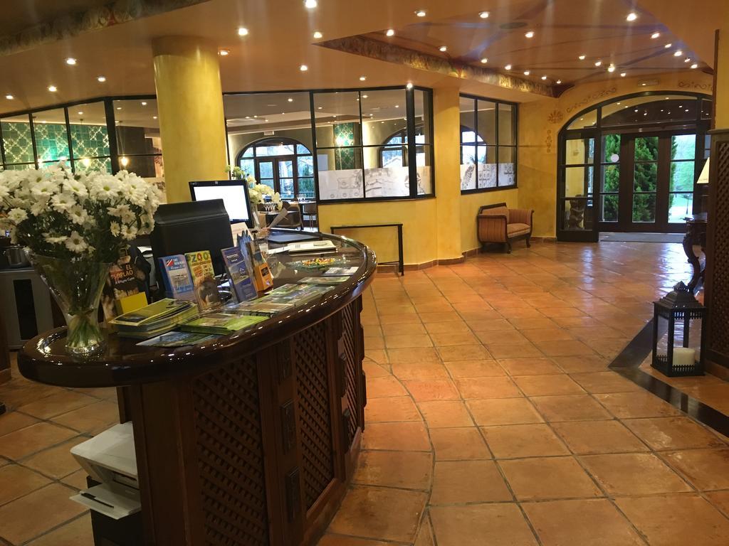 Hotel קומיאס מראה חיצוני תמונה