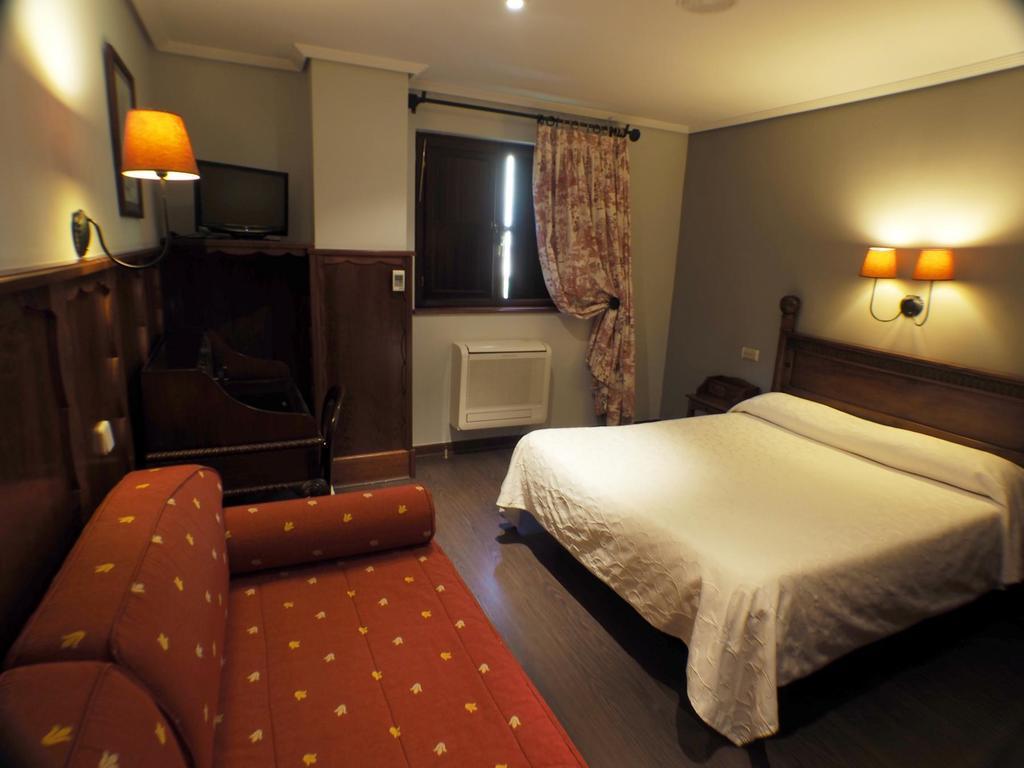 Hotel קומיאס מראה חיצוני תמונה